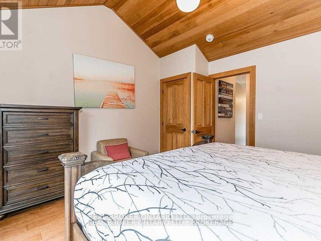 2B 1841 Muskoka Road 118 Road W, 