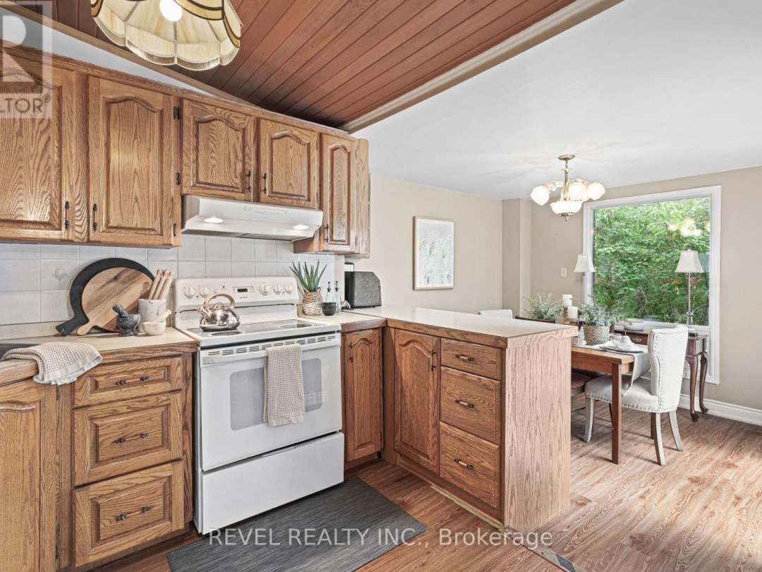 99 BOWEN ROAD, 
