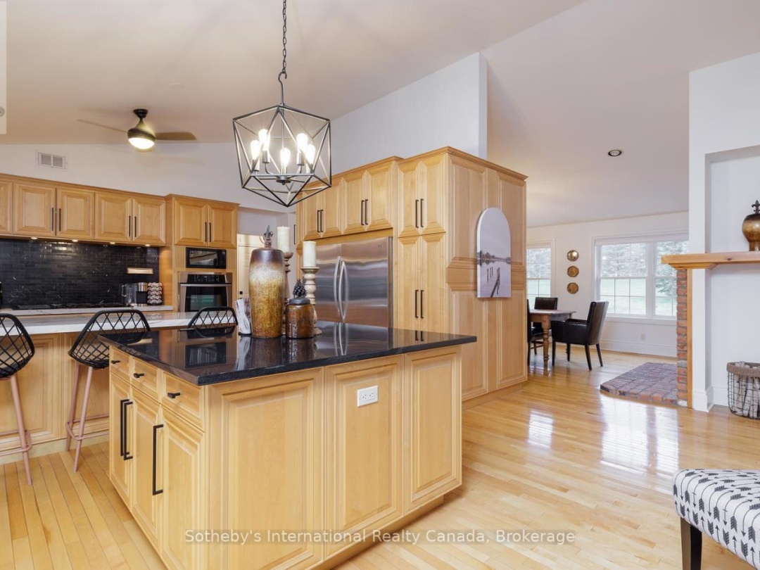 427 West Browns Road E, Weeduck Lake