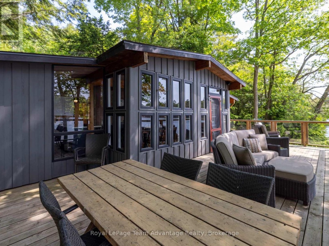 24 B717 ISABELLA ISLAND, 