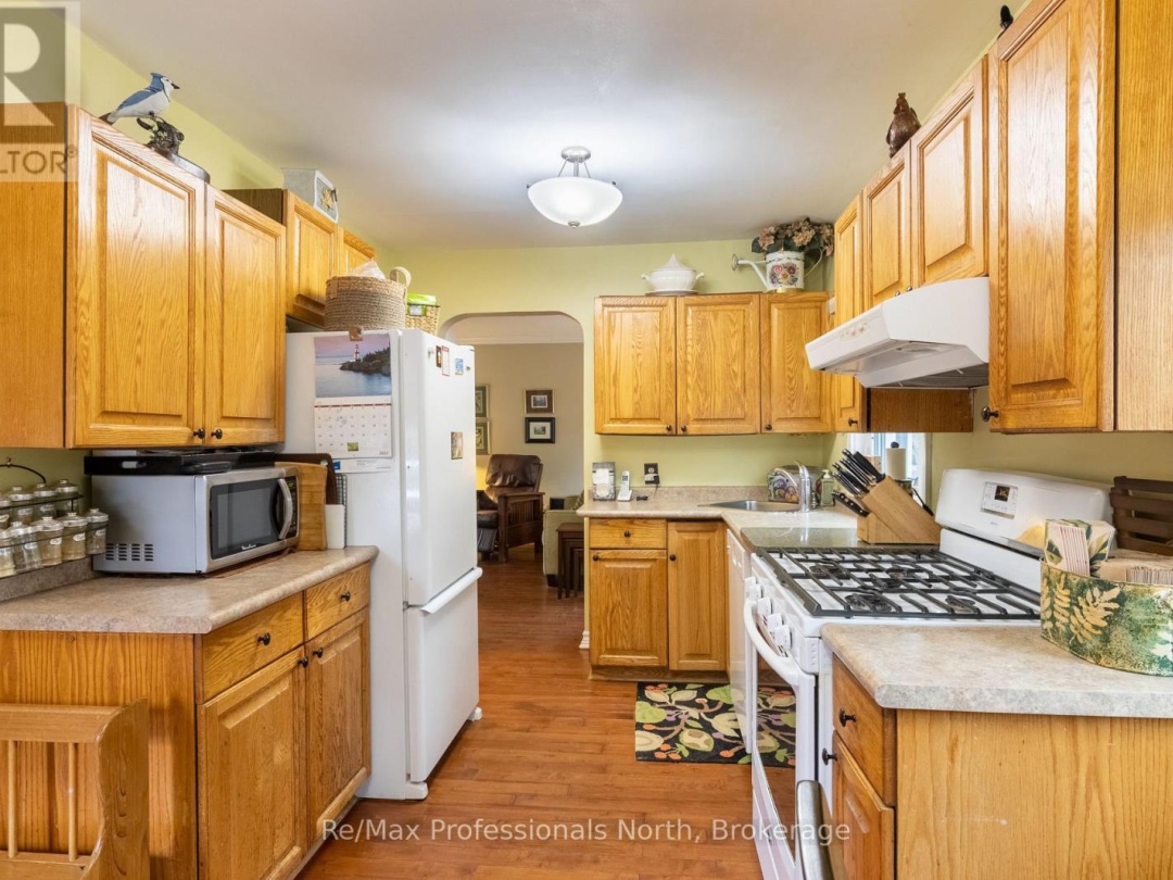 80 Invergordon Avenue, Gull Lake