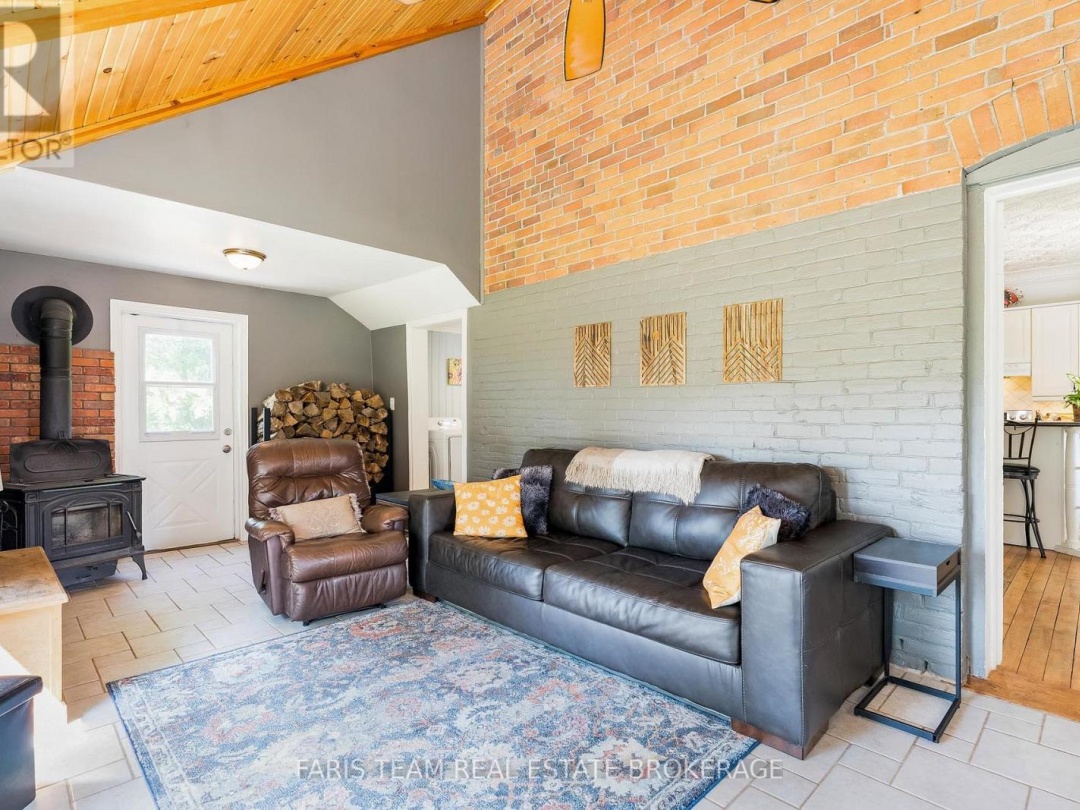 323 WARMINSTER SIDE ROAD, 
