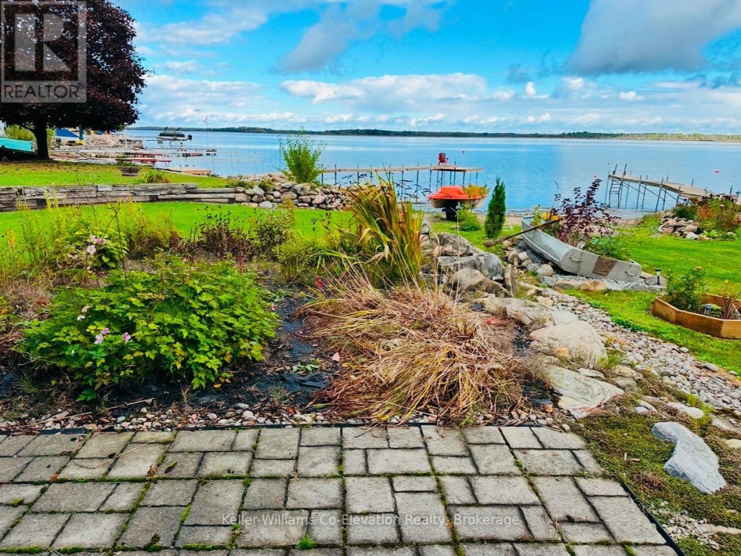 220 Robin's Point Road, Georgian Bay