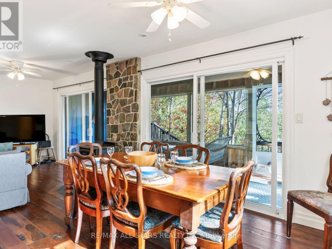 1142 ENGLISH CIRCLE, 