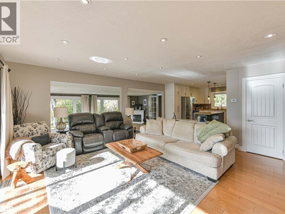 8222 COUNTY RD 169 Road, 