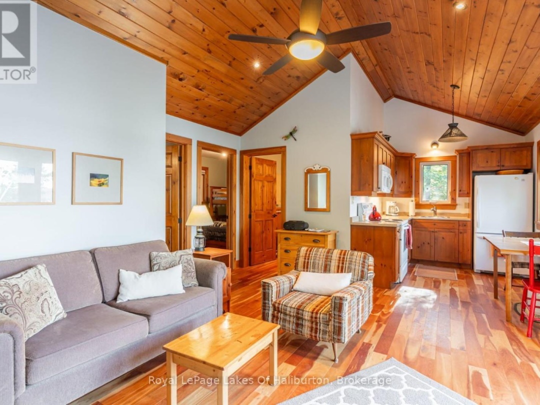 1070 Frank's Lane, Maple Lake