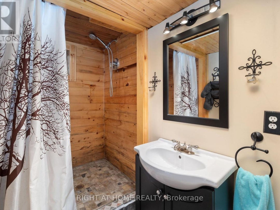 235 Loch Erne Road, Vowel Lake