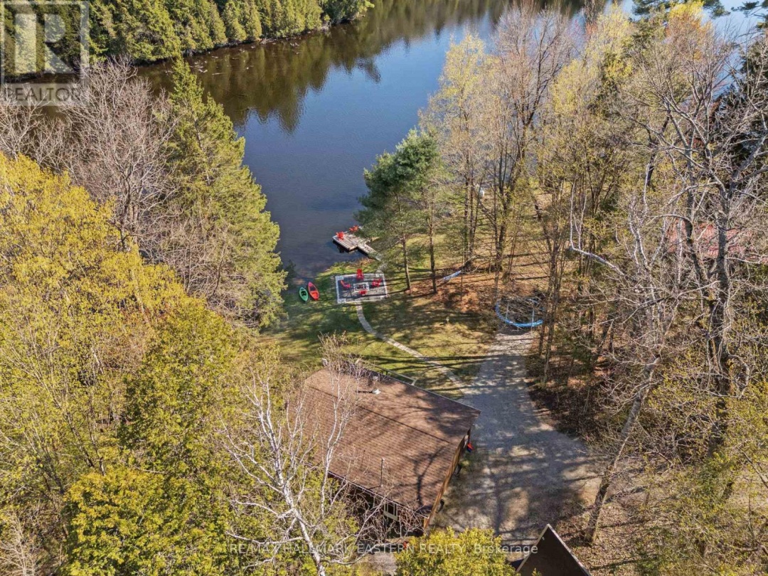 1025 Dickies Lane, Gooderham Lake