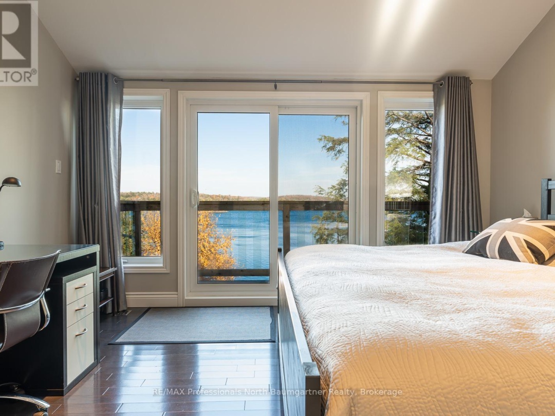 1107 Pine Point Road, Kennisis Lake