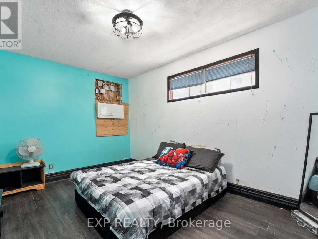 354 LAKELAND CRESCENT, 