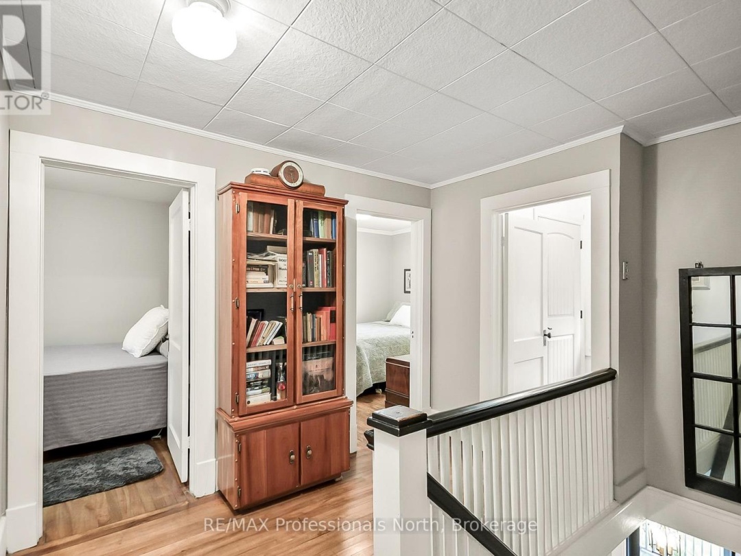 133 MAIN STREET W, 