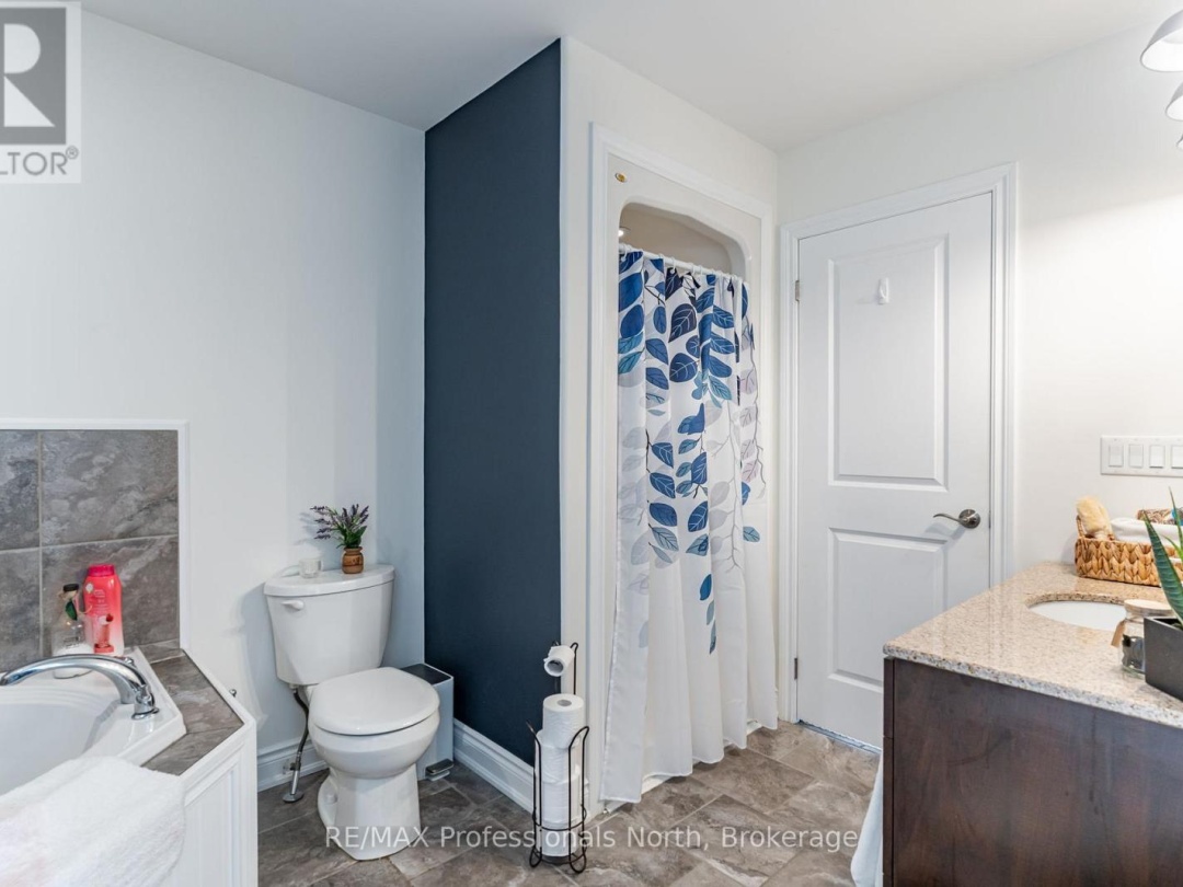 13 68 Webb Circle, Kashagawigamog Lake