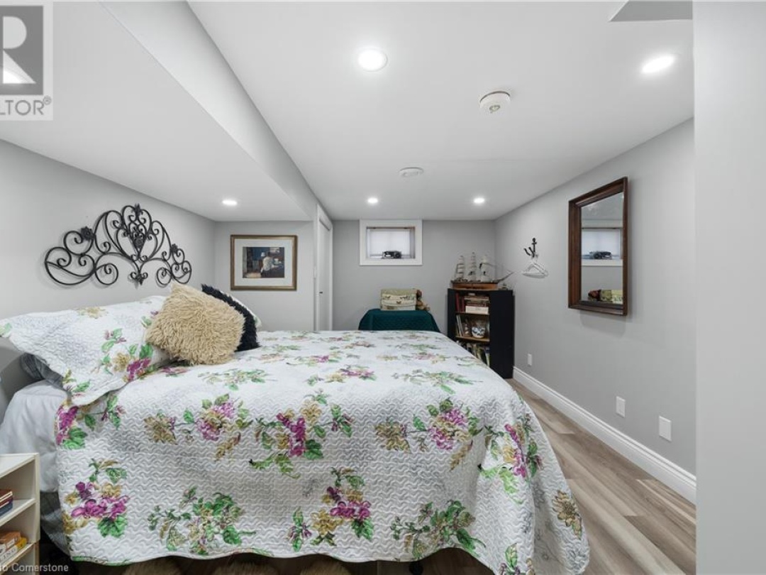 33 GRAHAM Drive, 