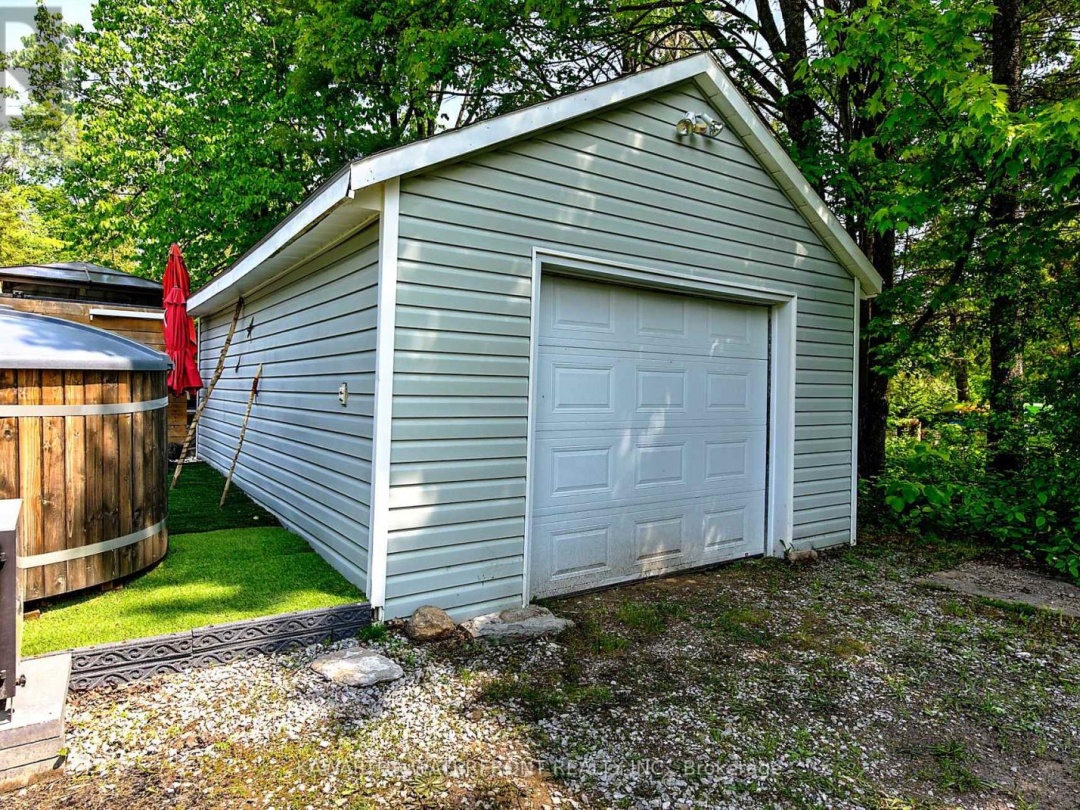 82 Kozy Kove Road, Burnt Lake