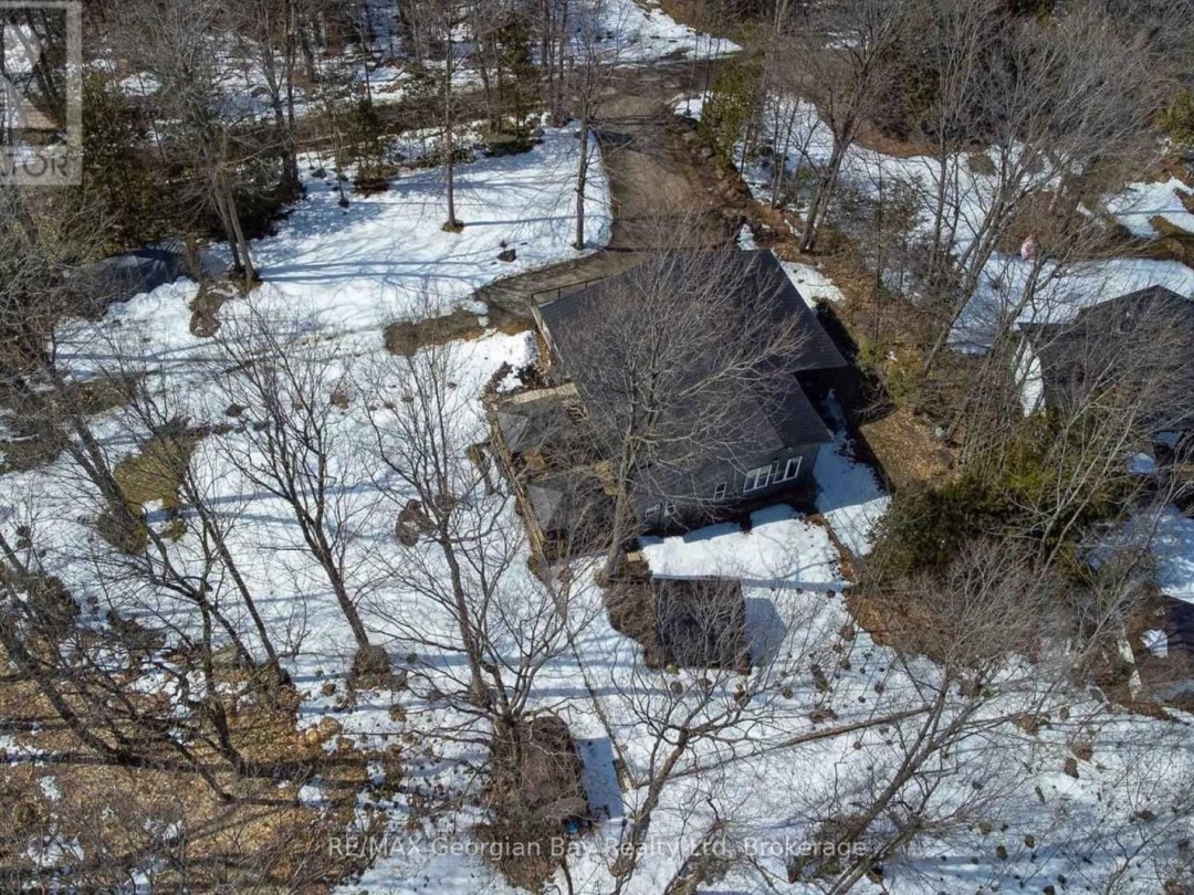 1745 TWIN OAKS CRESCENT, 