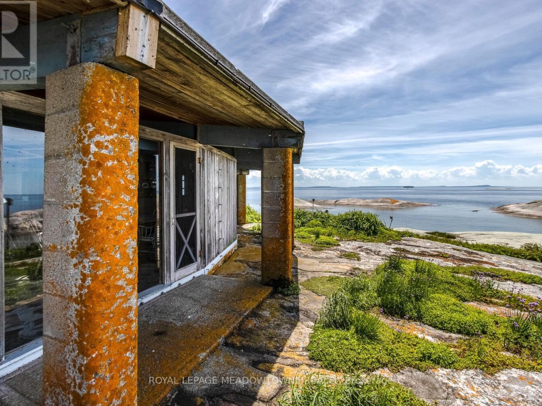 2 3700 THE TABLE ROCK ISLANDS, 
