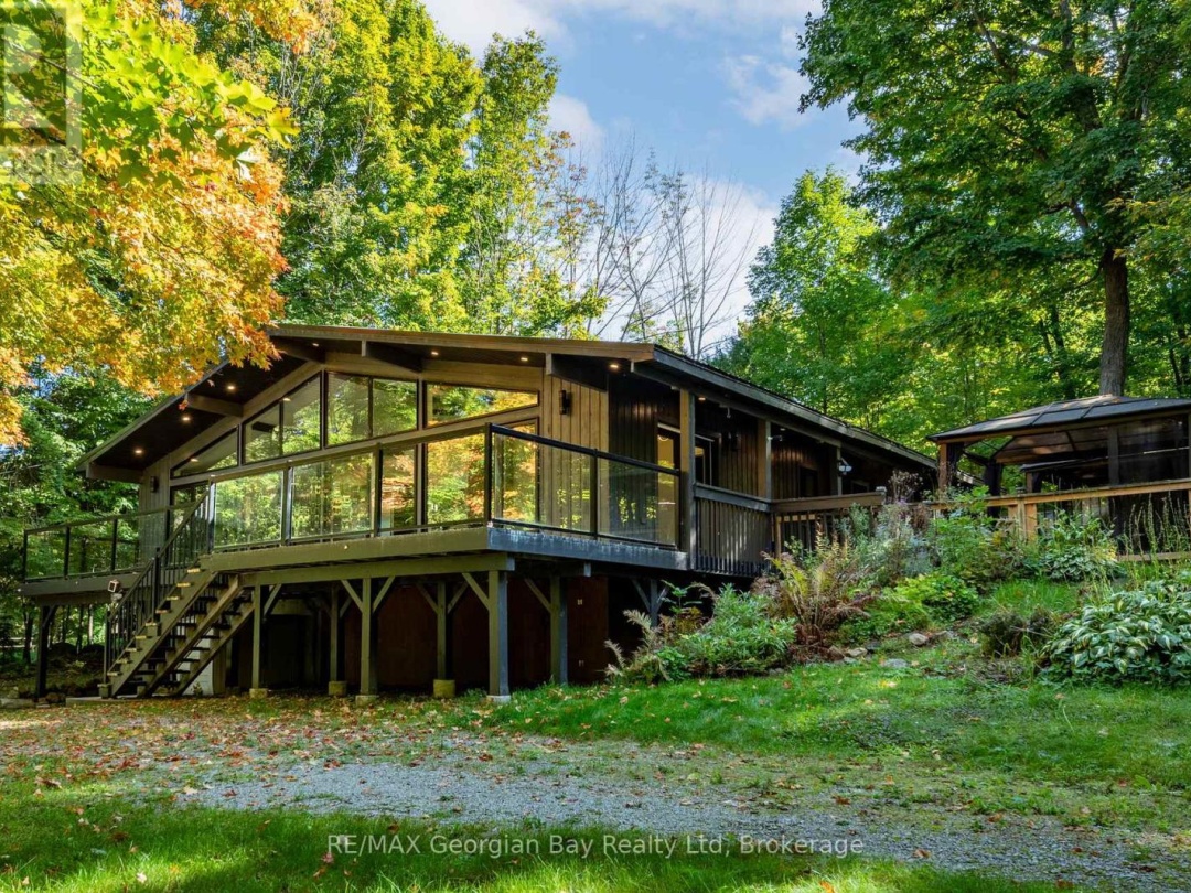 1745 TWIN OAKS CRESCENT, 
