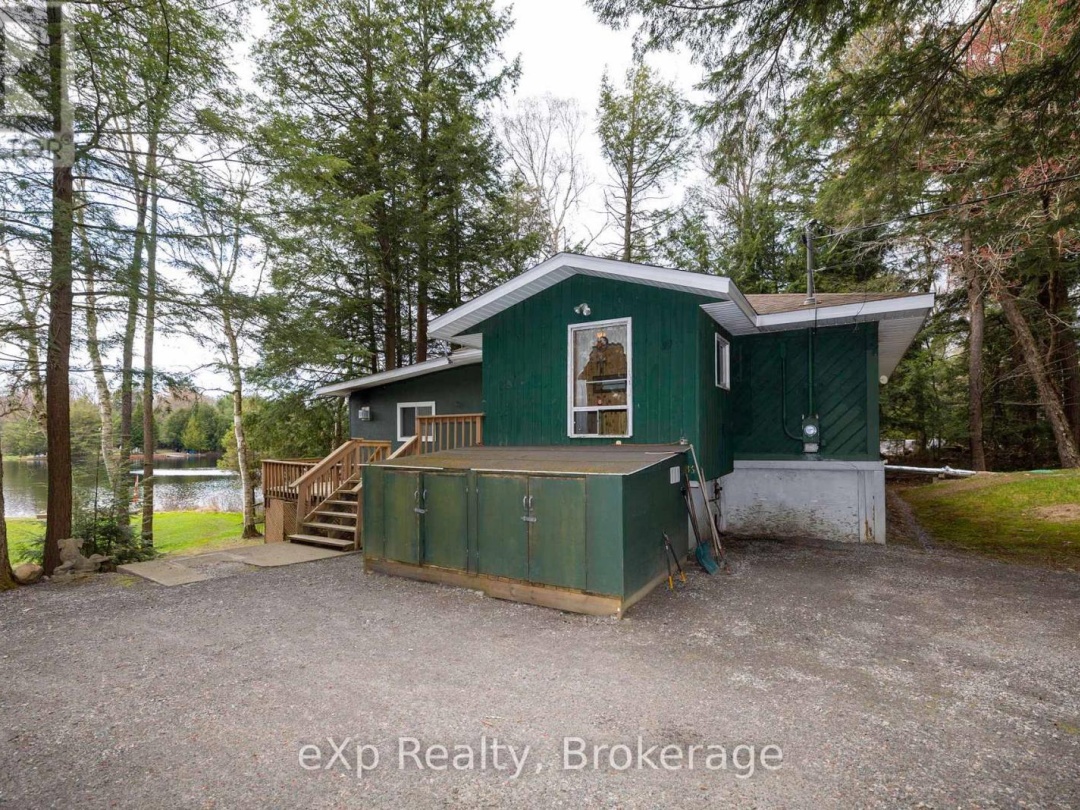 36 Roberts Lake Road E, Roberts Lake