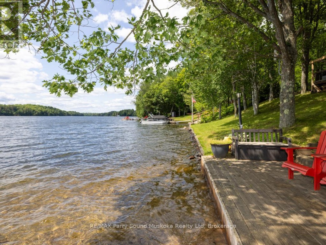 8 RALPH'S WALKWAY, 