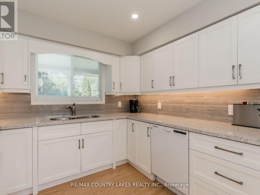 47 Lake Avenue, Lake Simcoe
