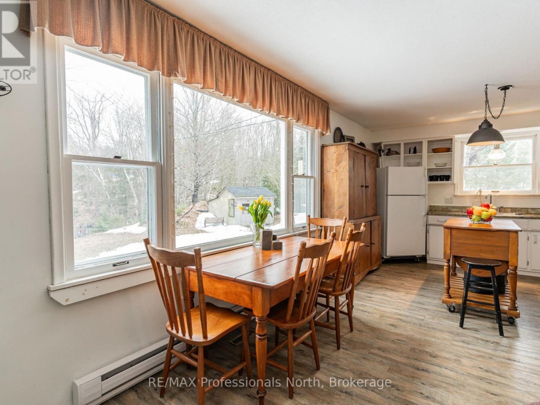 1010 Sturgeon Drive, Minden Lake