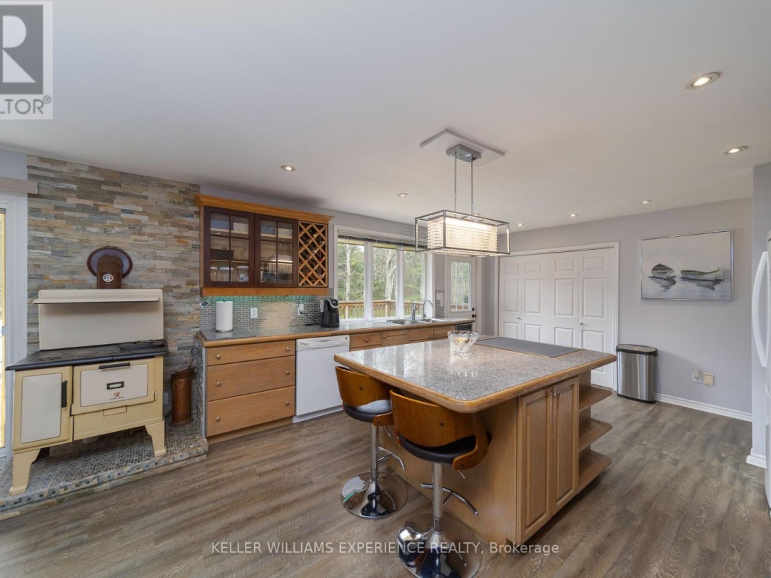 1936 Peninsula Point Road, Sparrow Lake