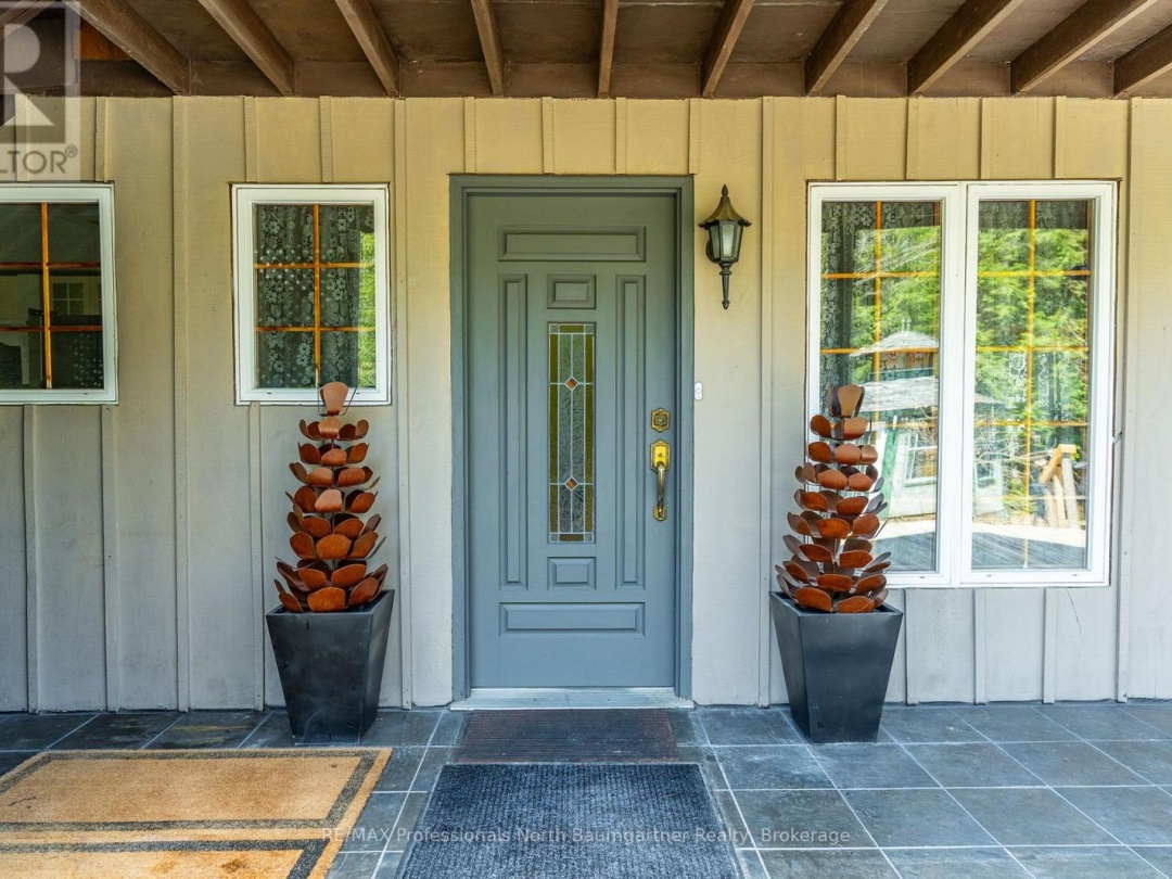 1065 Cloverleaf Road, Kennisis Lake