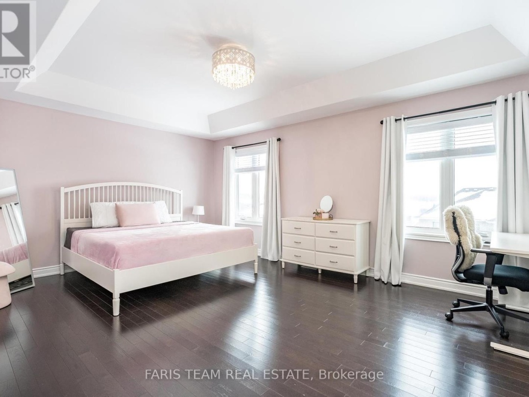 3096 Orion Boulevard, Orillia