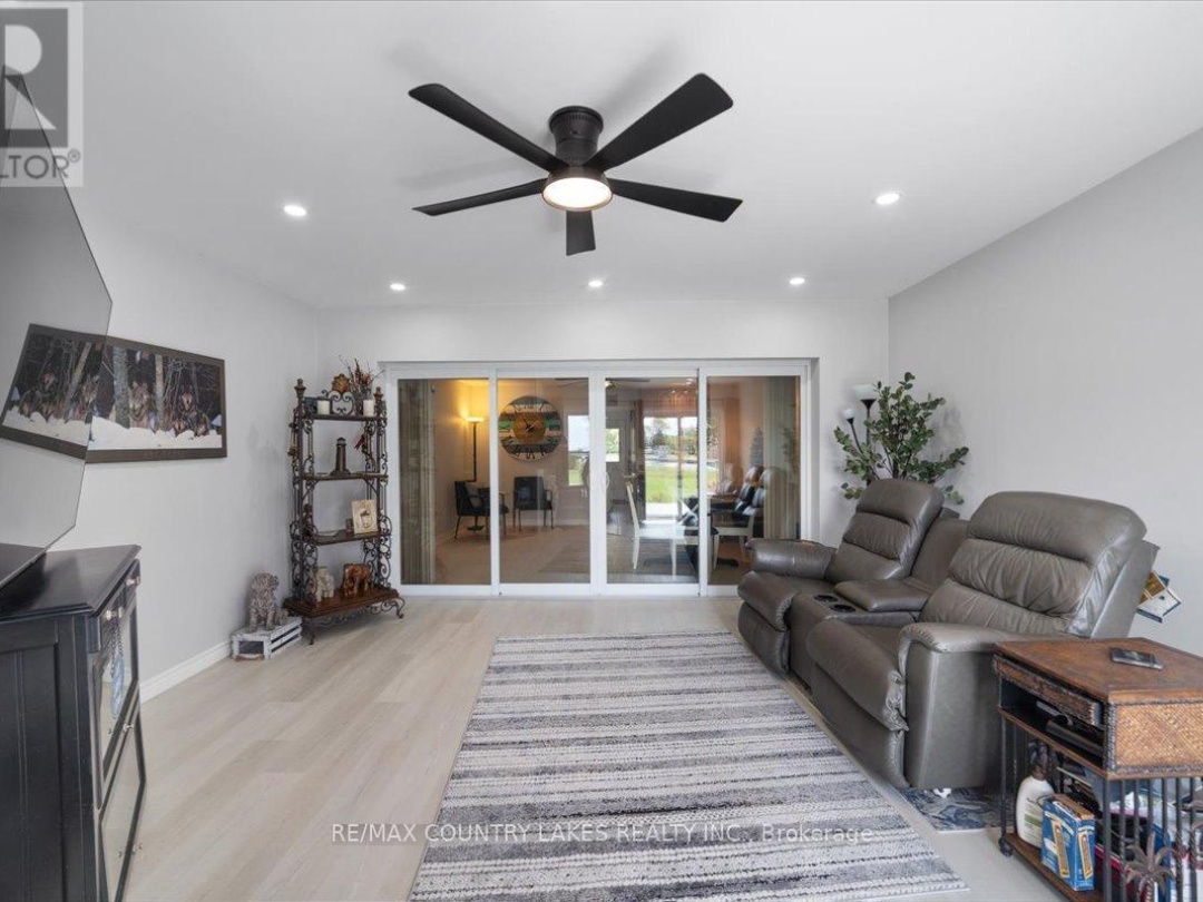 9 3 Paradise Boulevard, Lake Simcoe