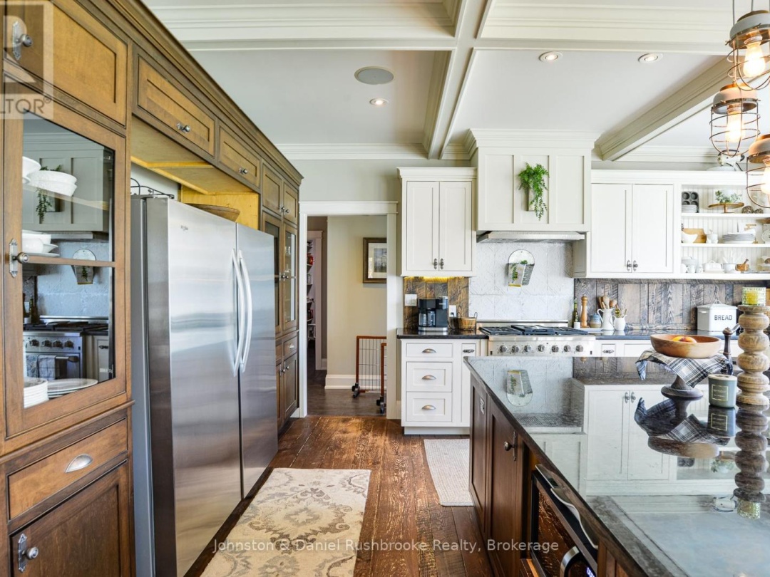 1422 MUSKOKA RD 118 ROAD W, 