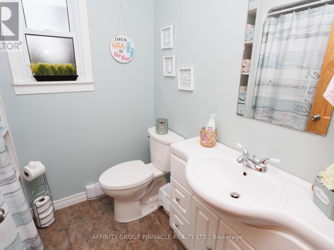 12 GILLIS STREET, Sturgeon Lake