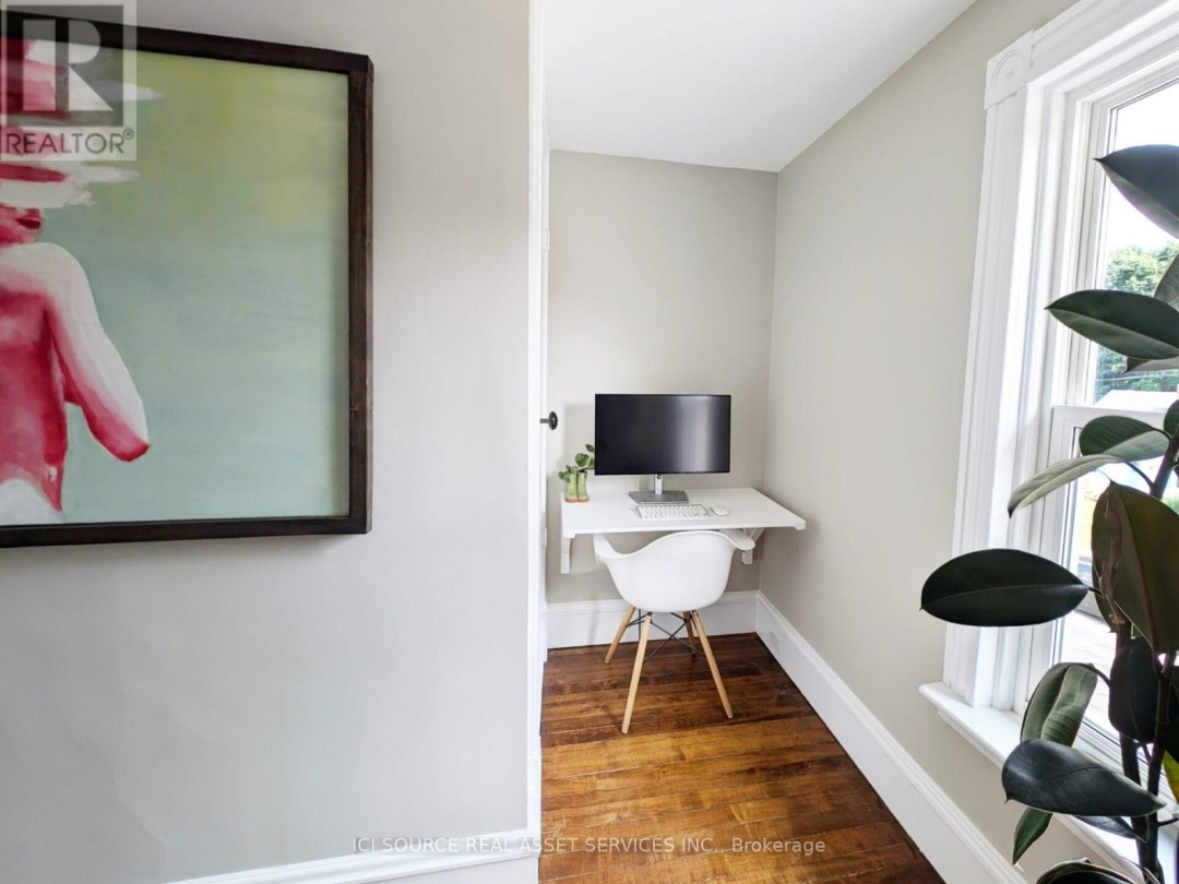 260 COLBORNE STREET W, 