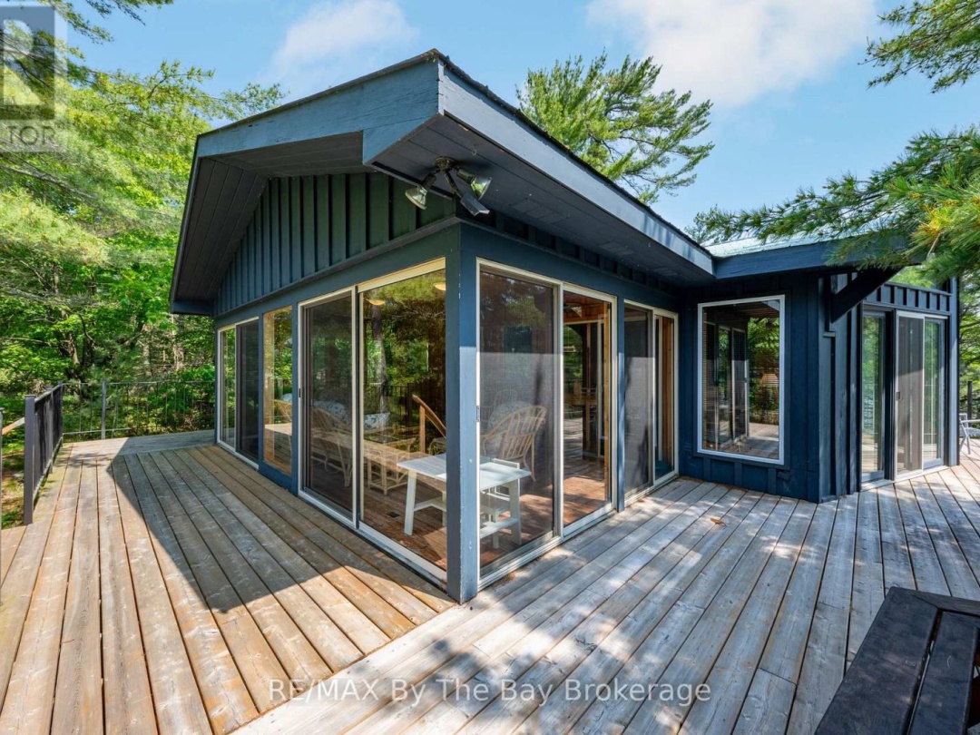 12 IS 3900 GEORGIAN BAY, 