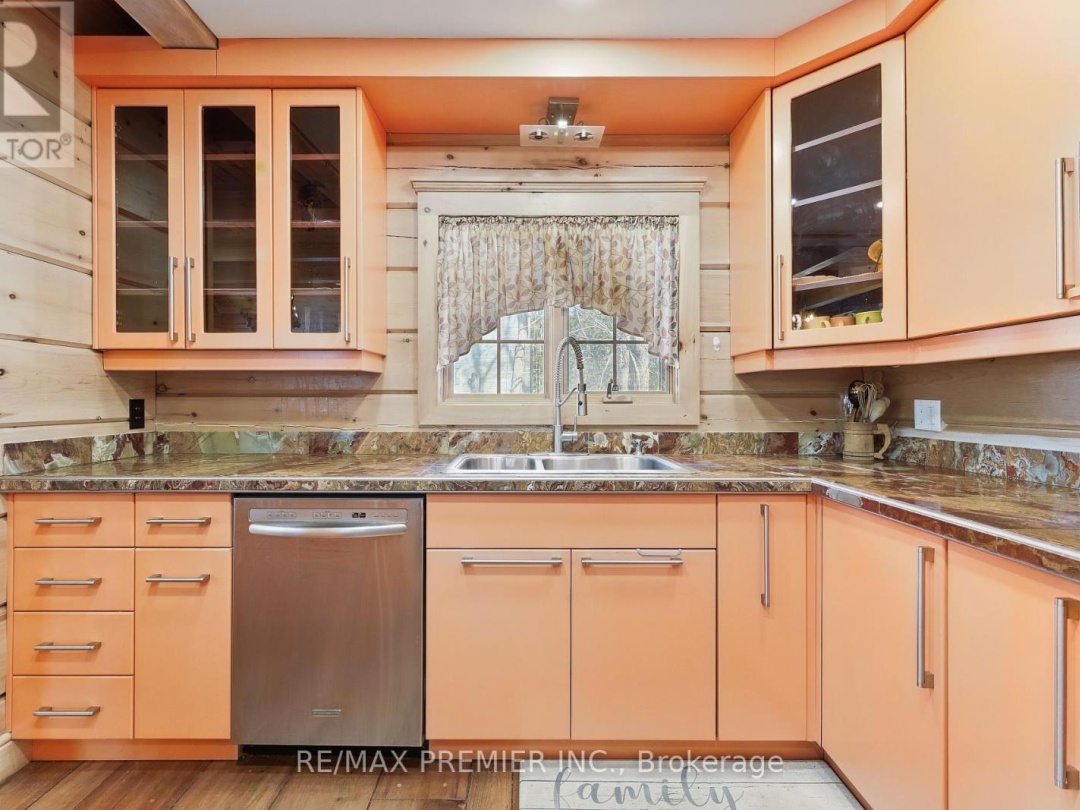 2441 Lakeshore Drive, Lake Simcoe