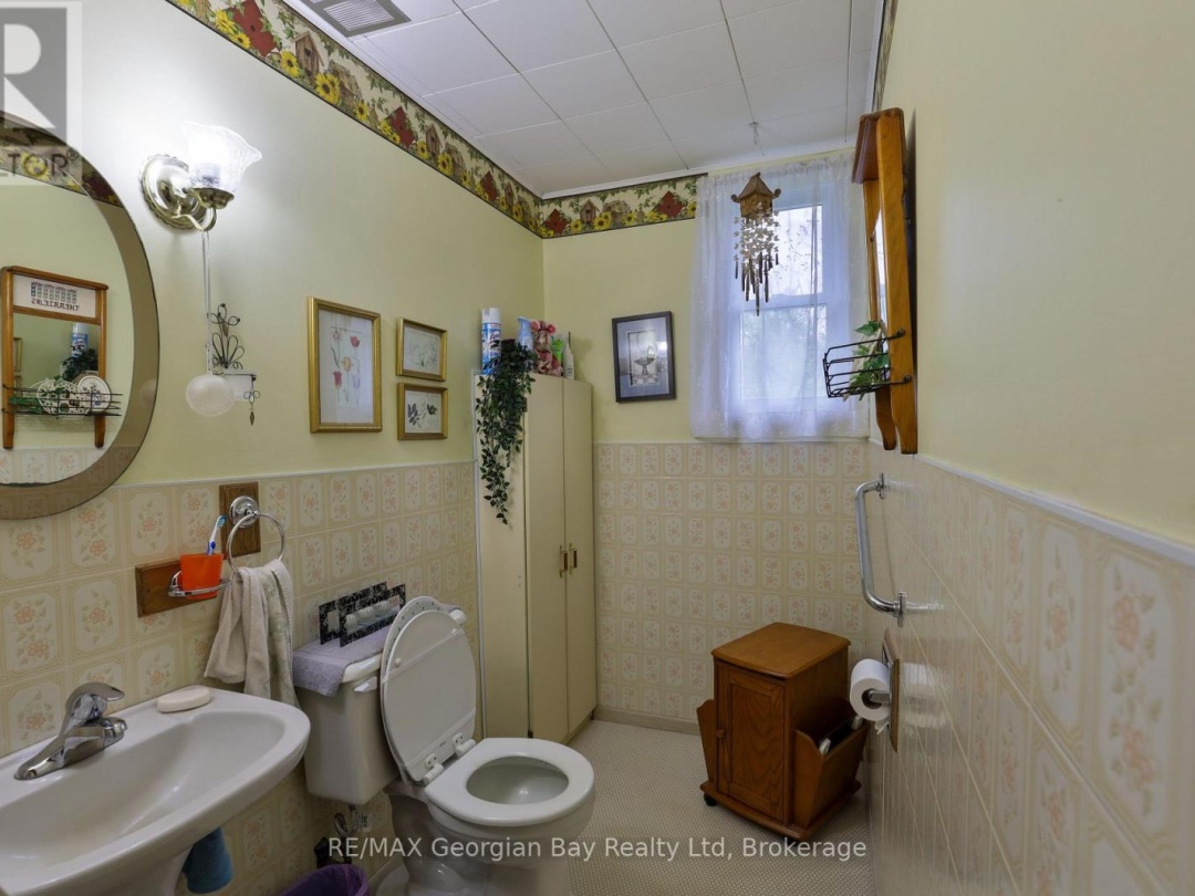 3485 Fraser Lane, Tay