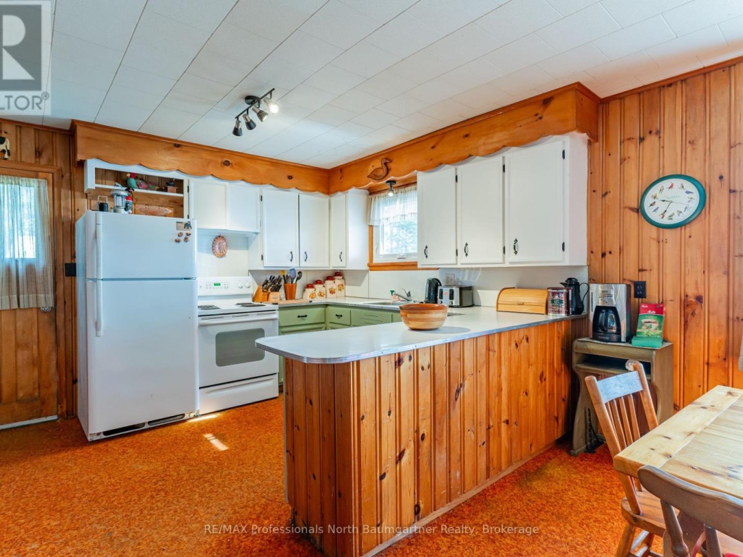 1175 Twin Rocks Lane, Kushog Lake