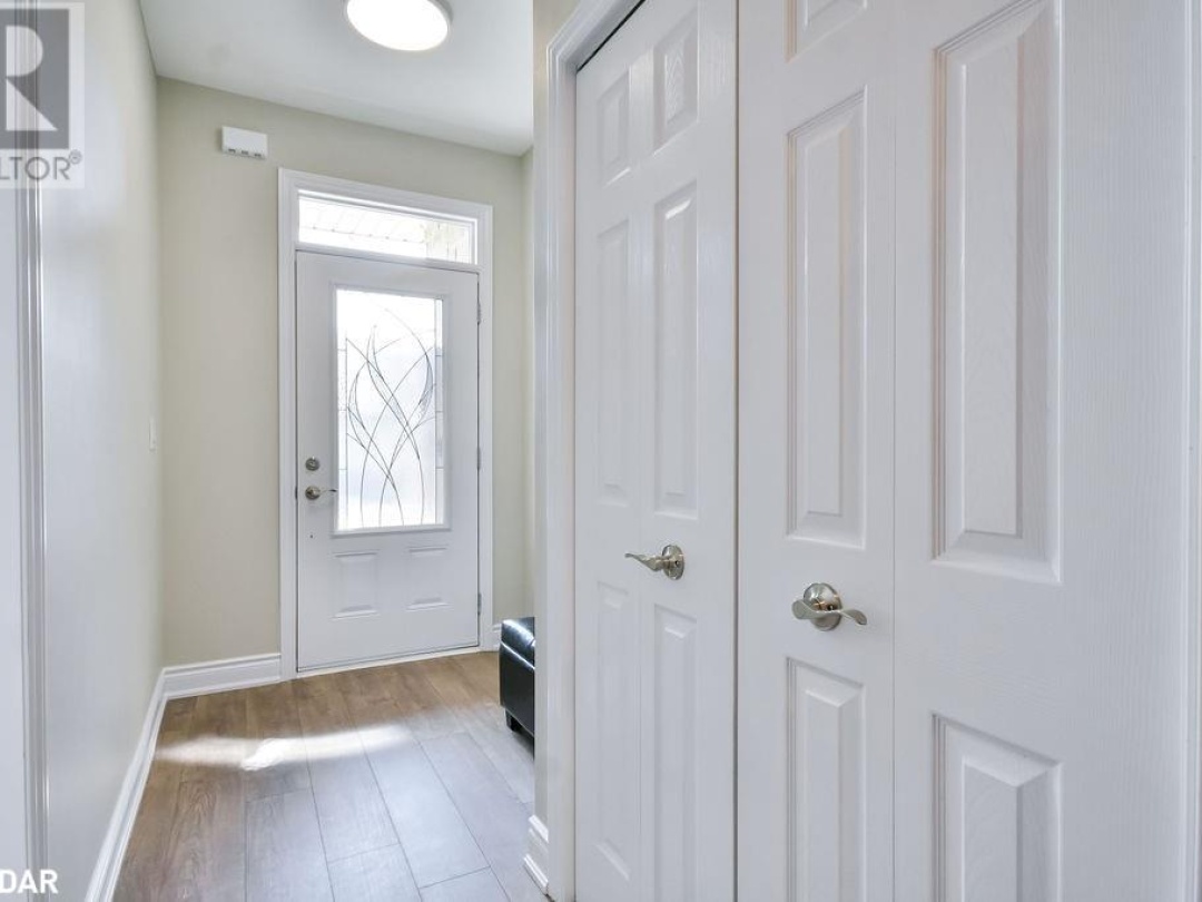 19 LEANNES Way, Orillia