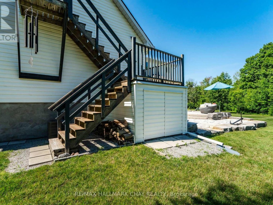 403 MOONSTONE ROAD E, 