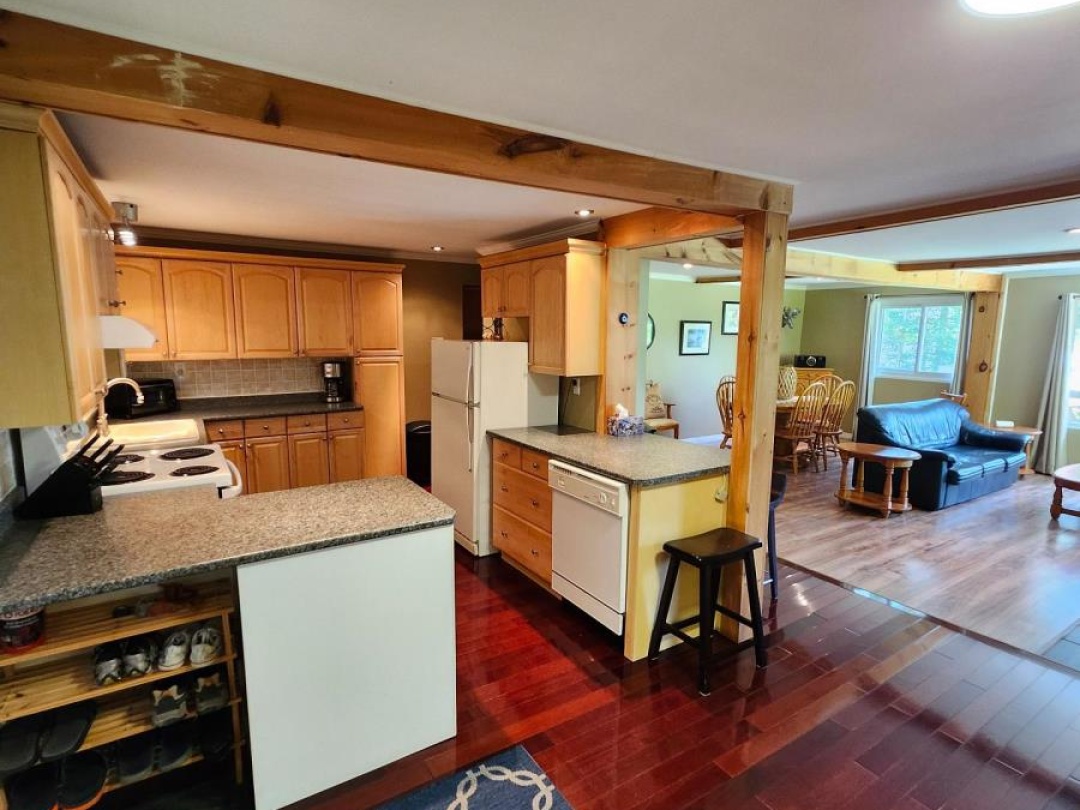 63 Thomas Drive, Sturgeon Lake
