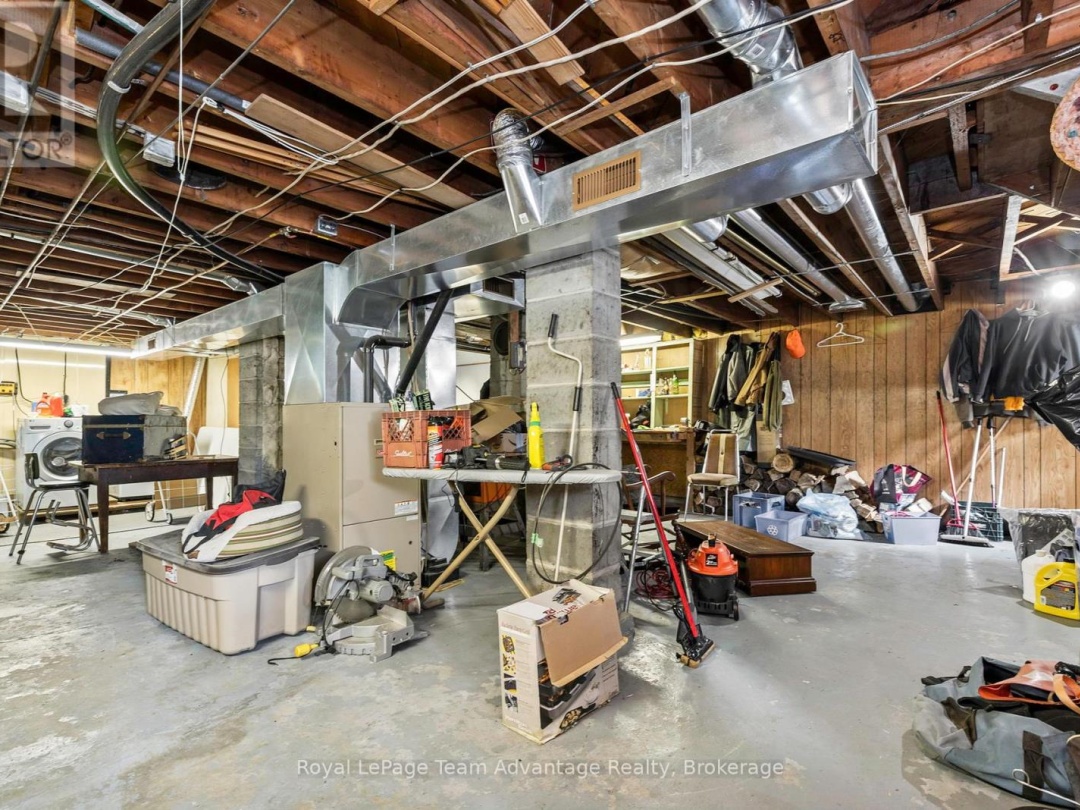 9 WOODS LANE, 