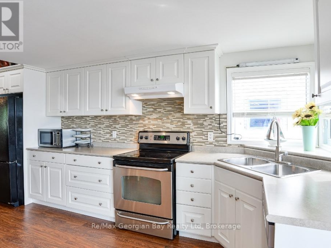 BEACH CHALET #3 - 1230 GRANDVIEW LODGE ROAD, 