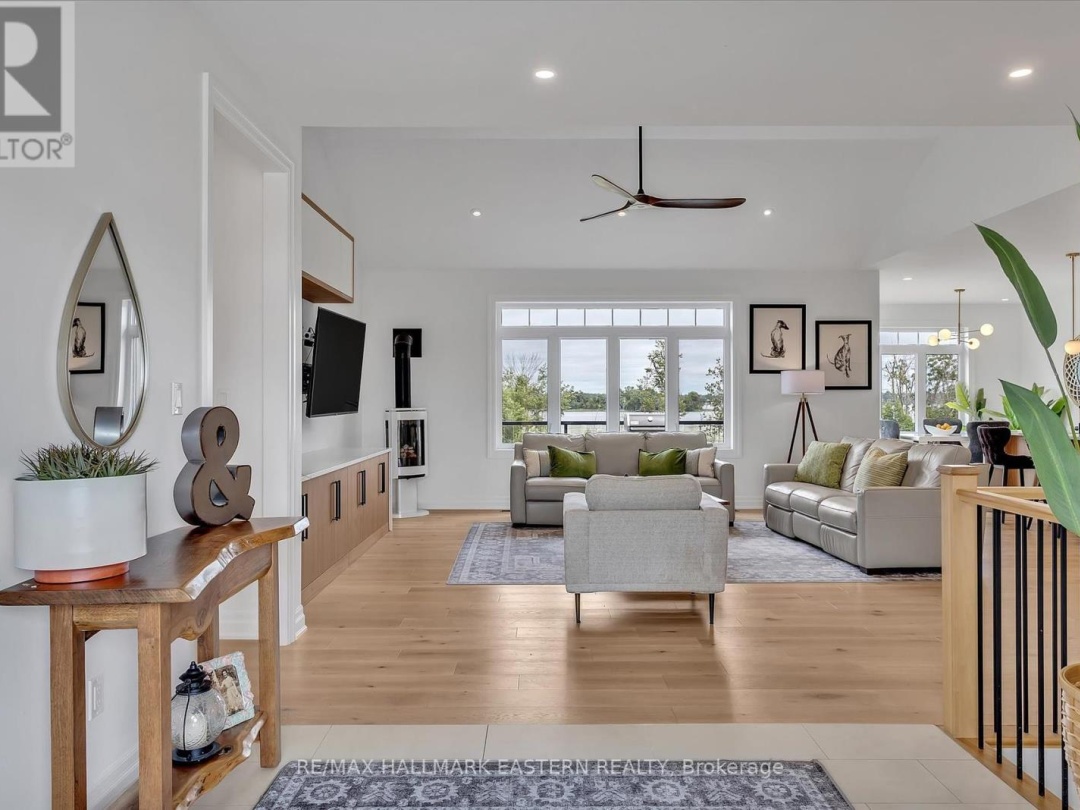 35 LAKEVIEW CRESCENT, 