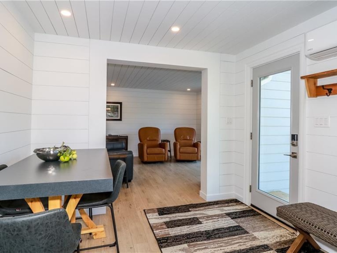 8150 Laidlaw Avenue, Severn Lake