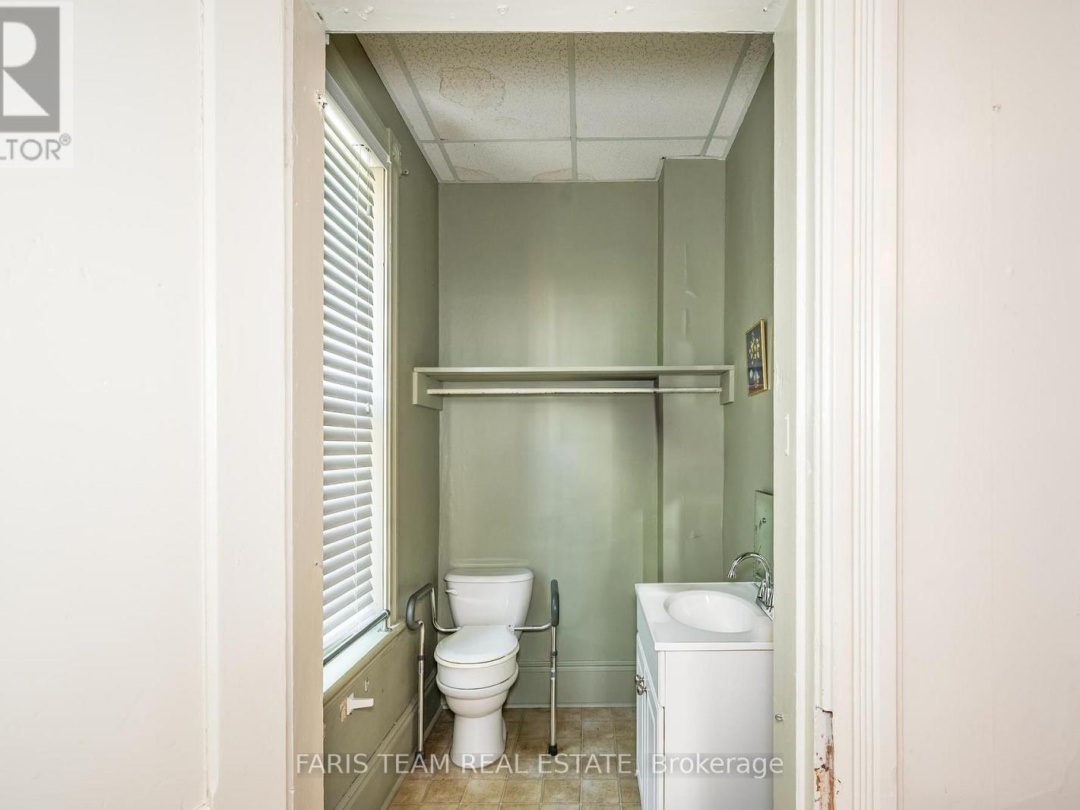 9 BORLAND STREET E, 