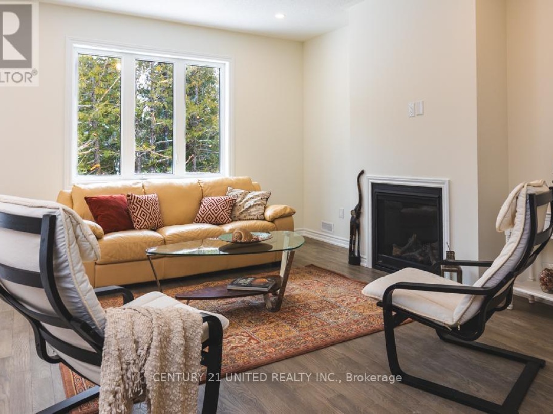 67 HILLCROFT WAY, 