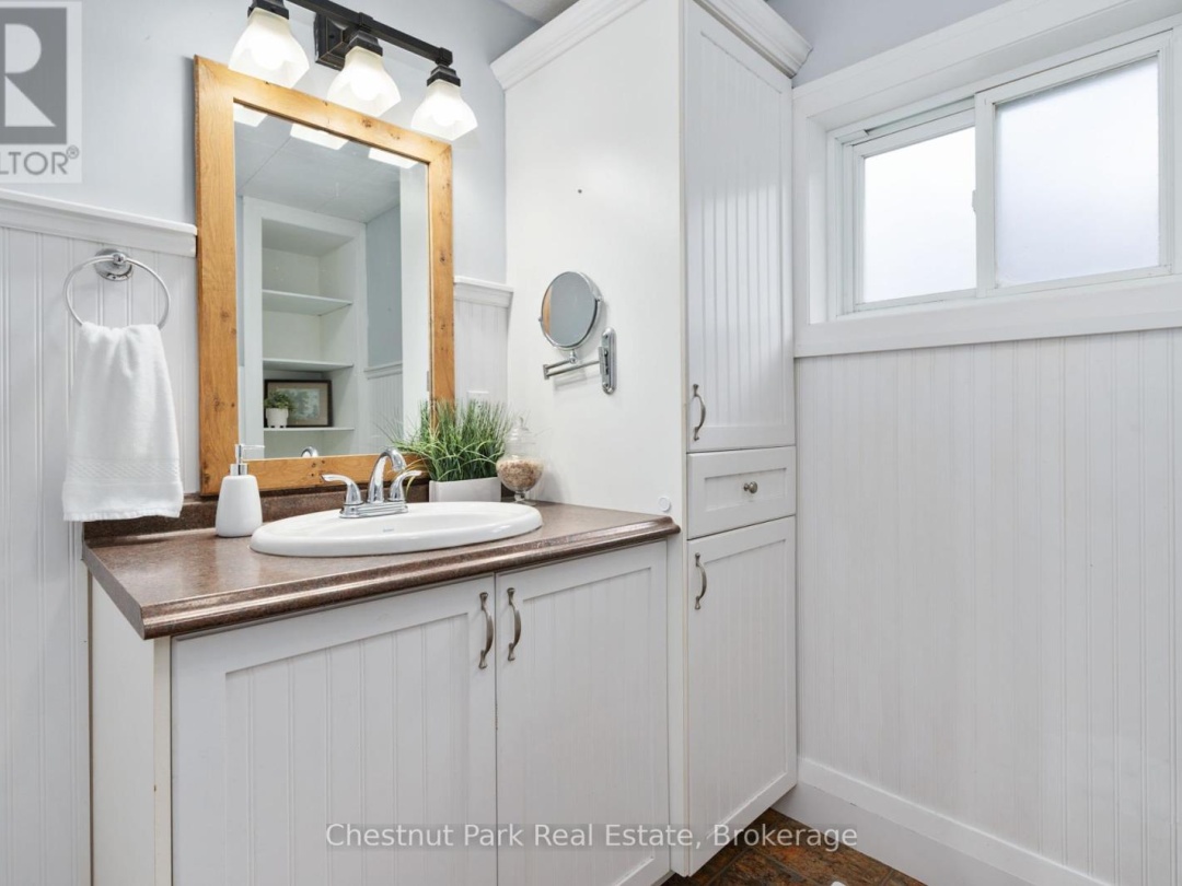 3 CORA STREET E, 