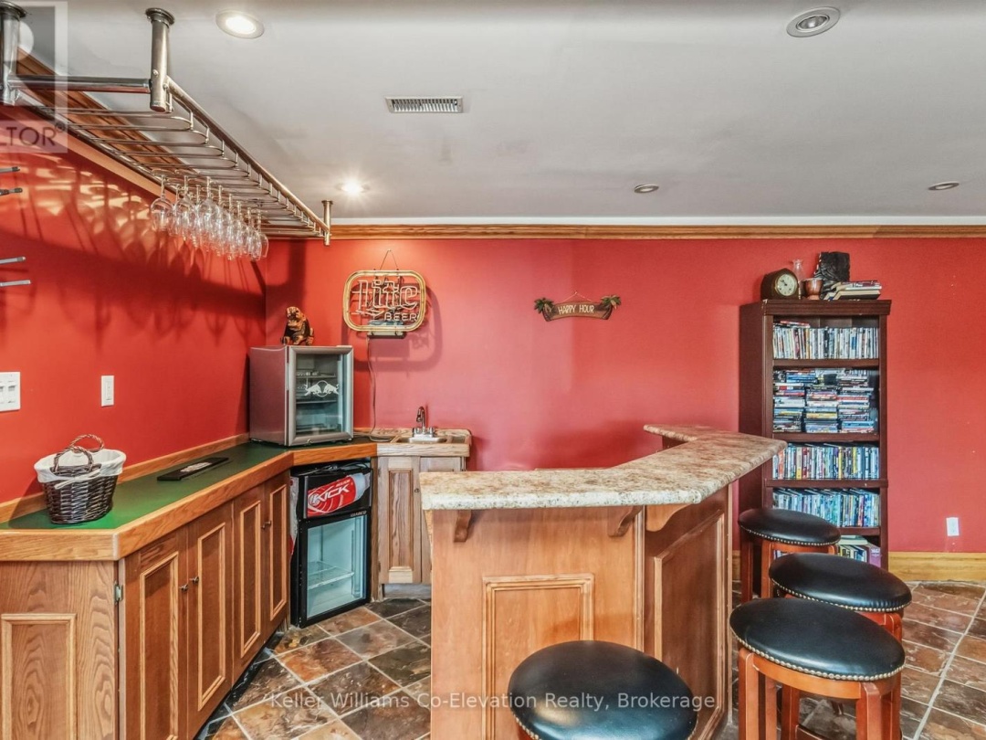 804 KINGS FARM ROAD, 