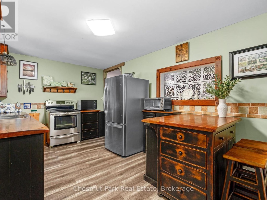 1047 NAISMITH ROAD E, 