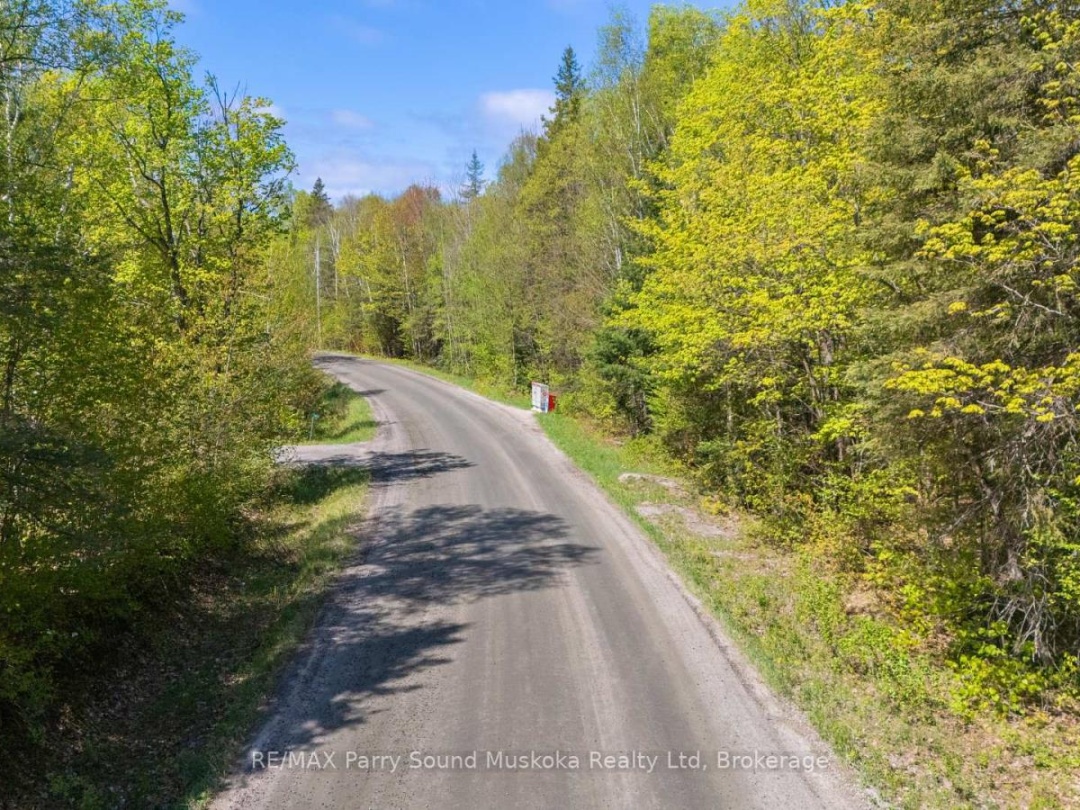 1835 LORIMER LAKE ROAD N, 