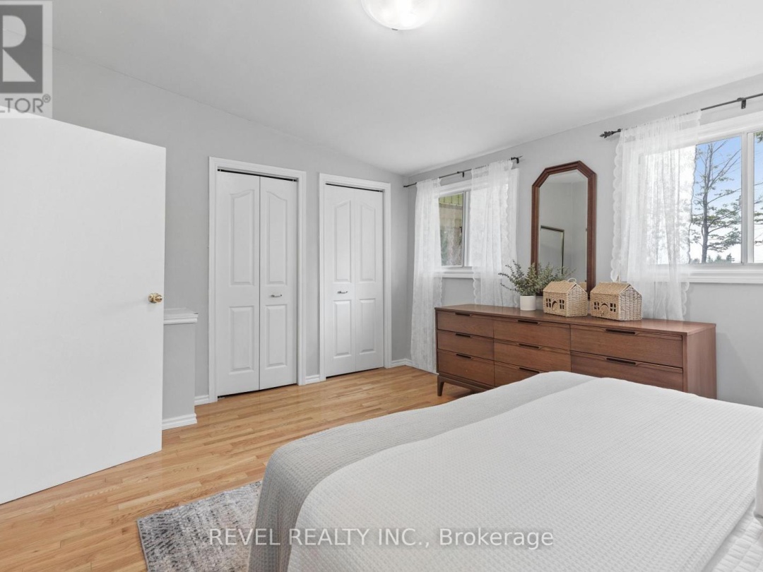 99 BOWEN ROAD, 